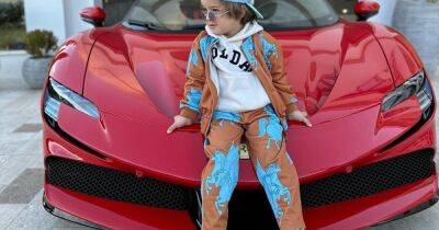 Юный Шумахер: трехлетний ребенок приручил 1000-сильный Ferrari на автодроме (видео)