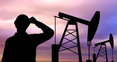 Цена нефти Brent упала до минимума с 2021 года