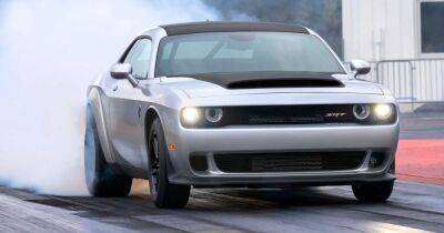 "Убийца" суперкаров: Dodge представили прощальный Challenger с рекордным разгоном (видео)