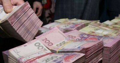 Почему в Украине массово возвращают деньги с банковских депозитов прежде срока