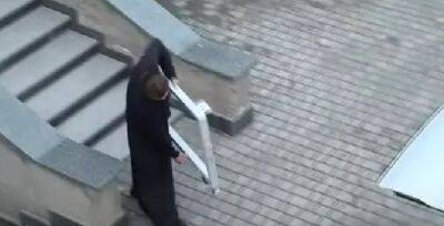 Загружают в фуры: монахи УПЦ МП вывозят из Киево-Перечерской Лавры вещи, сделано предупреждение