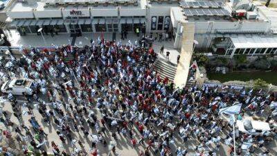 На фоне протестов: Нетаниягу в третий раз отменил участие в мероприятии
