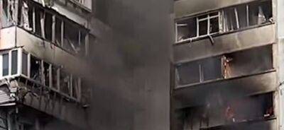 Квартиры в огне: россияне ударили по жилым домам в Запорожье, страшные кадры