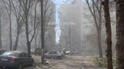Обстрел Запорожья: российская ракета попала в жилую многоэтажку