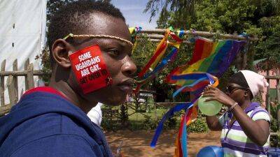 Парламент Уганды принял закон, грозящий тюрьмой всем, кто сам себя считает ЛГБТ. За это пока нигде не наказывают