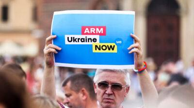 Более 60% европейцев поддерживают поставки оружия Украине