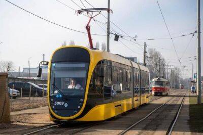 В Киеве общественный транспорт будет работать на час дольше