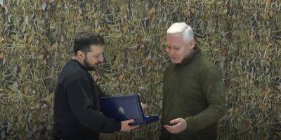 Зеленский в Харькове передал Терехову награду «Город-герой Украины» (видео)
