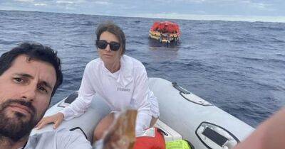 Там, где плавал Моби Дик: мореплаватели выжили после столкновения с китом в Тихом океане (фото)