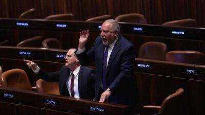 Либерман обещает защитить Израиль от "монархии семейства Нетаниягу"
