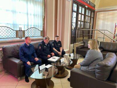 На вокзале в Твери главный инспектор УТ МВД России по ЦФО ответил на вопросы граждан