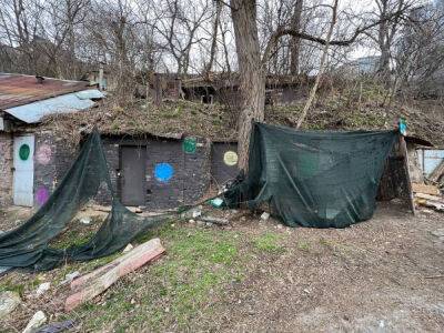 В Киеве 5-месячный ребенок жил в заброшенном доме - фото