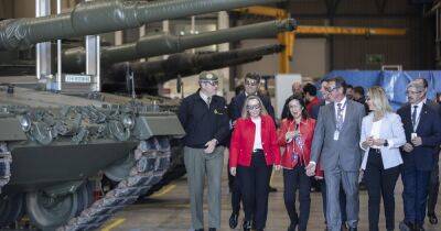 В Минобороны Испании назвали сроки прибытия первых 6 танков Leopard 2A4 в Украину