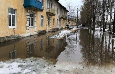 Жители городов Тверской области жалуются на потоп на улицах и во дворах