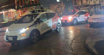 В США беспилотные электромобили заблокировали улицу из-за непогоды (фото) - focus.ua - США - Украина - Сан-Франциско