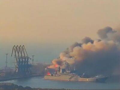 Россияне впервые признали потерю корабля "Саратов", который год назад был уничтожен в порту Бердянска