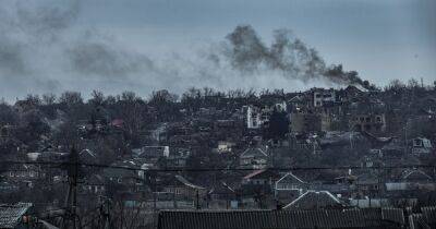 "Почти все время в под землей": в Бахмуте пытаются выжить тысячи мирных жителей, — СМИ