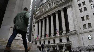 Американские биржи удержались от падения, несмотря на заявления об угрозе кризиса