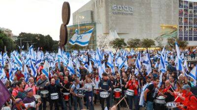 "Израиль - не диктатура": 12-я неделя протестов против юридической реформы