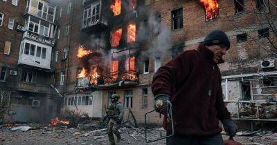 Почти 10 тысяч человек в Бахмуте "доведены до грани существования", — Красный Крест - focus.ua - Украина