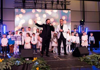 Україці в Чехії на концертах Олександра Пономарьова та Михайла Хоми роблять великі внески для ЗСУ
