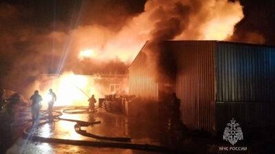 В Омске крупный пожар на складе
