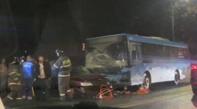 Автомобиль столкнулся с автобусом в Твери