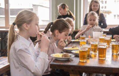 Эксперимент по организации школьного питания в Беларуси продлили