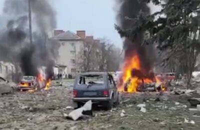 Десятки раненых, разрушены дома и сожжены авто: орки ударили по Славянску - жуткие кадры