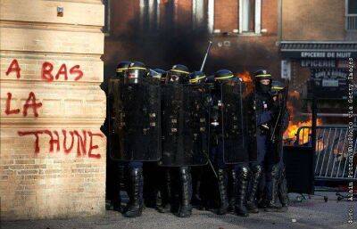 МВД Франции задействует 13 тысяч полицейских на акциях протеста 28 марта
