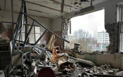 РФ обстреляла больницу и здание Укрпочты в Херсоне