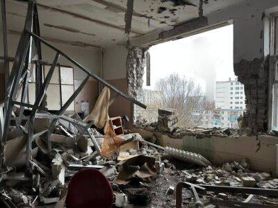 Россияне ночью обстреляли больницу и здание "Укрпошти" в Херсоне