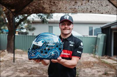 Боттас подготовил к Австралии специальные шлемы