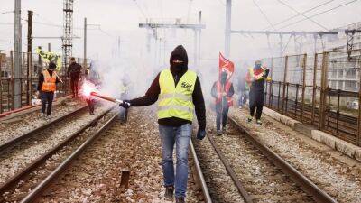 Пенсионная реформа во Франции: профсоюзы предлагают властям переговоры