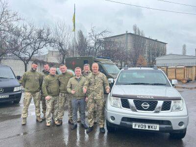 Андрей Андреев и киевские волонтеры передали пикап для ВСУ: Поехал на Восток помогать бить окупантов