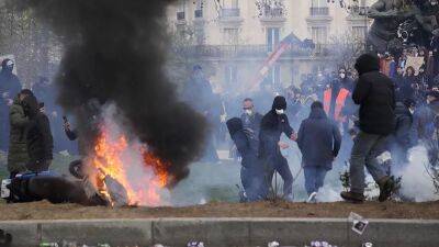 Протесты и беспорядки во Франции в день всеобщей забастовки