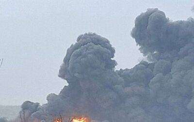 Взрывы в Мелитополе: повреждены объекты локомотивного депо, город без света