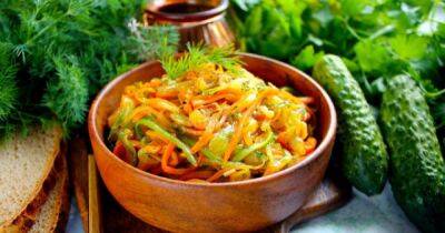Салат с жареными огурцами: рецепт универсального блюда