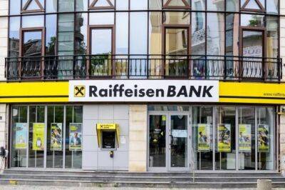 Акционеры призвали Raiffeisen Bank определиться касательно бизнеса в РФ