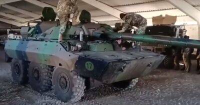 Бойцы ВСУ готовят французские бронемашины AMX-10 RC к боевому применению (видео)