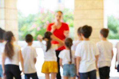 ЦСБ: молодых учителей в школах становится все меньше