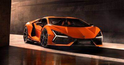 Футуристический дизайн и 1000 сил: Lamborghini показали новый флагманский суперкар (фото)