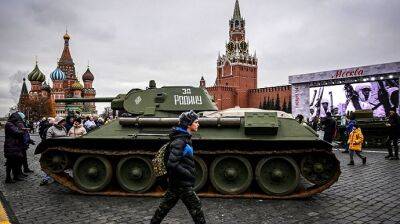 Россия планирует призвать почти полмиллиона человек в этом году – Bloomberg