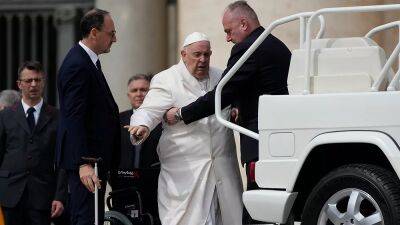 Папа римский Франциск лёг на "плановое обследование"