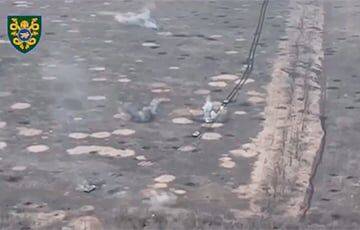 Два украинских Т-64 разгромили колонну вражеских БМП в районе Водяного