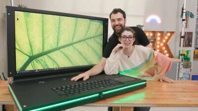 Энтузиасты создали самый большой в мире игровой ноутбук: с 43-дюймовым дисплеем, энергопотреблением 260 Вт и массой 45 кг