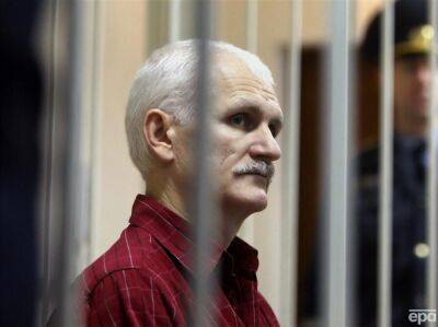 Лауреата Нобелевской премии Беляцкого приговорили в Беларуси к 10 годам
