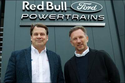 Директор Ford посетил базу Red Bull