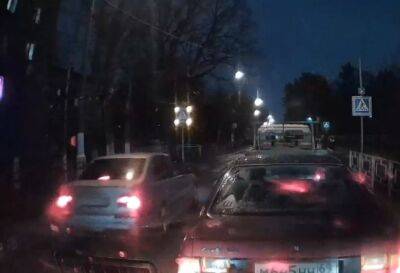 В Твери наказали водителя BMW, выехавшего на встречную полосу перед пешеходным переходом