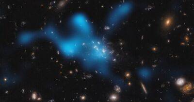 Астрономы использовали оставшийся свет Большого взрыва, чтобы разгадать галактическую тайну